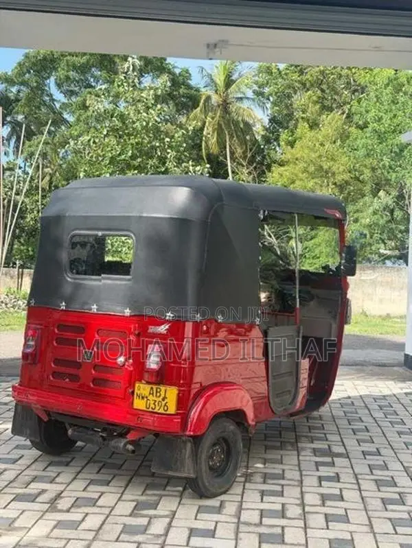 Bajaj RE 2015