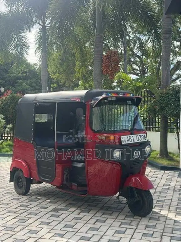Bajaj RE 2015