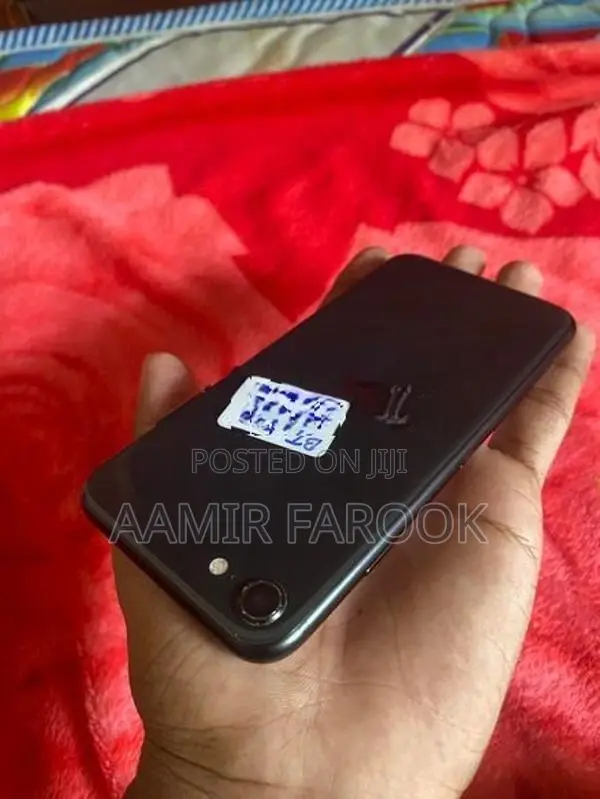 Apple iPhone SE 2 (Used)