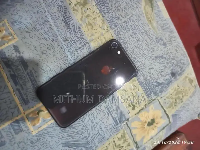 Apple iPhone 8 (Used)