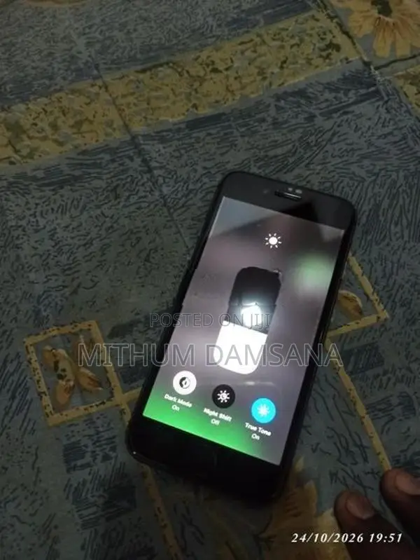 Apple iPhone 8 (Used)