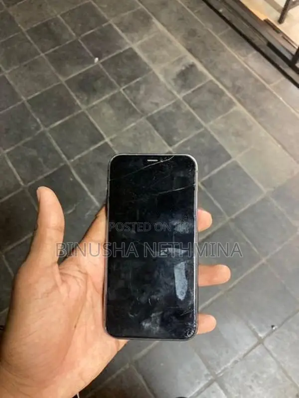 Apple iPhone 11 (Used)