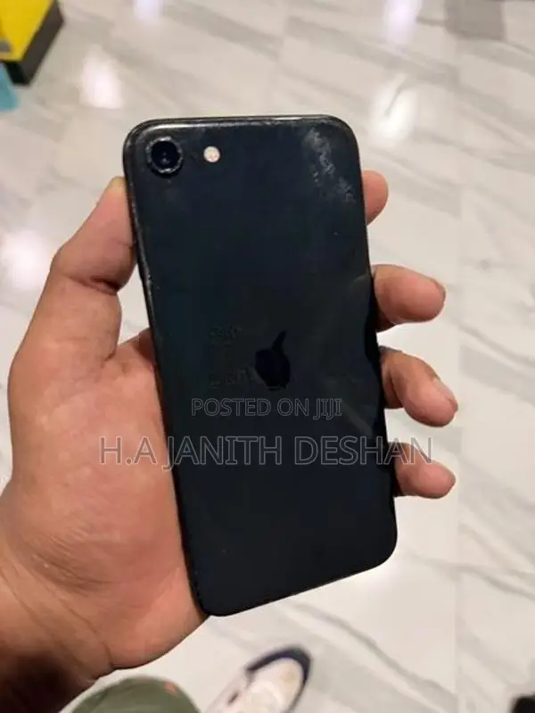 Apple iPhone SE 2 (Used)