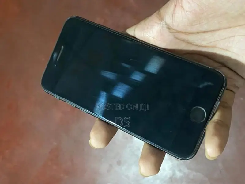 Apple iPhone 8 (Used)
