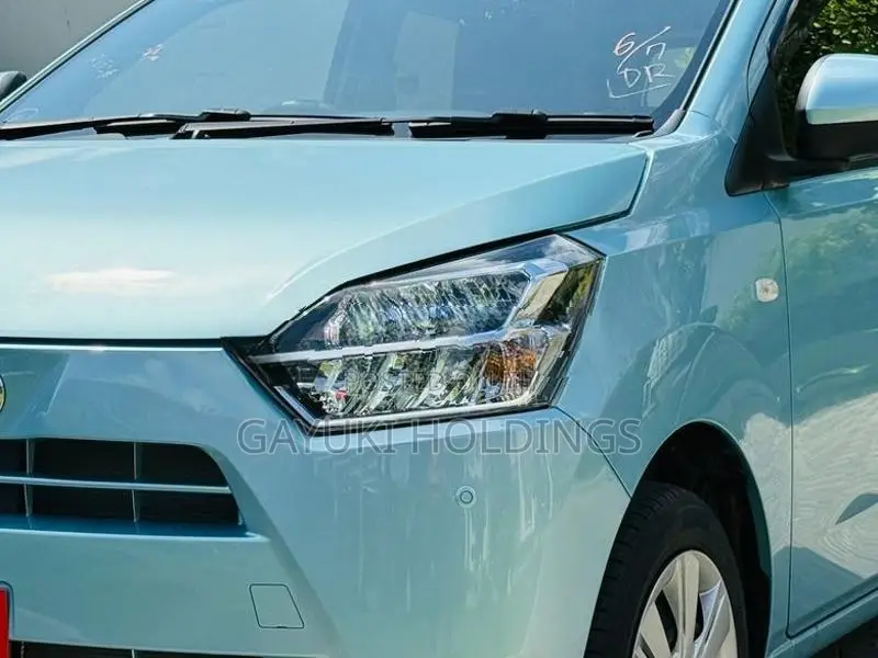 Daihatsu Mira ES X 2025