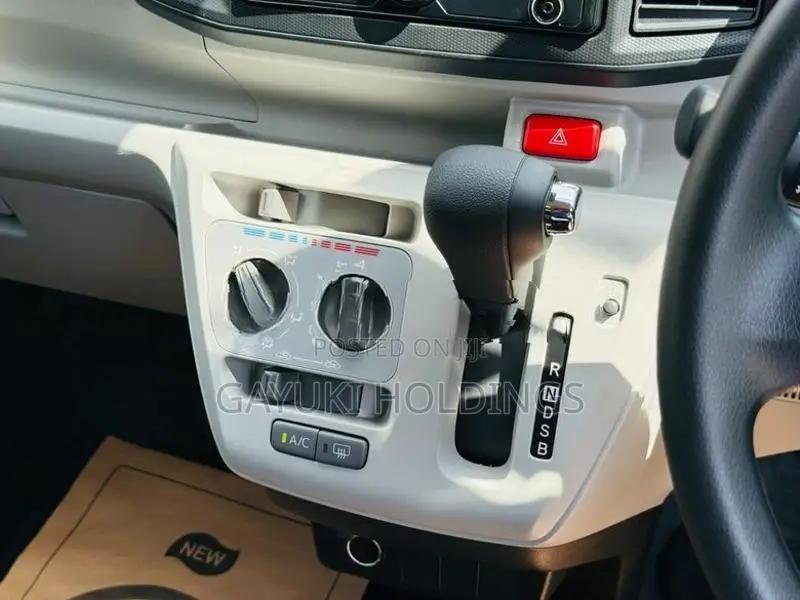 Daihatsu Mira ES X 2025