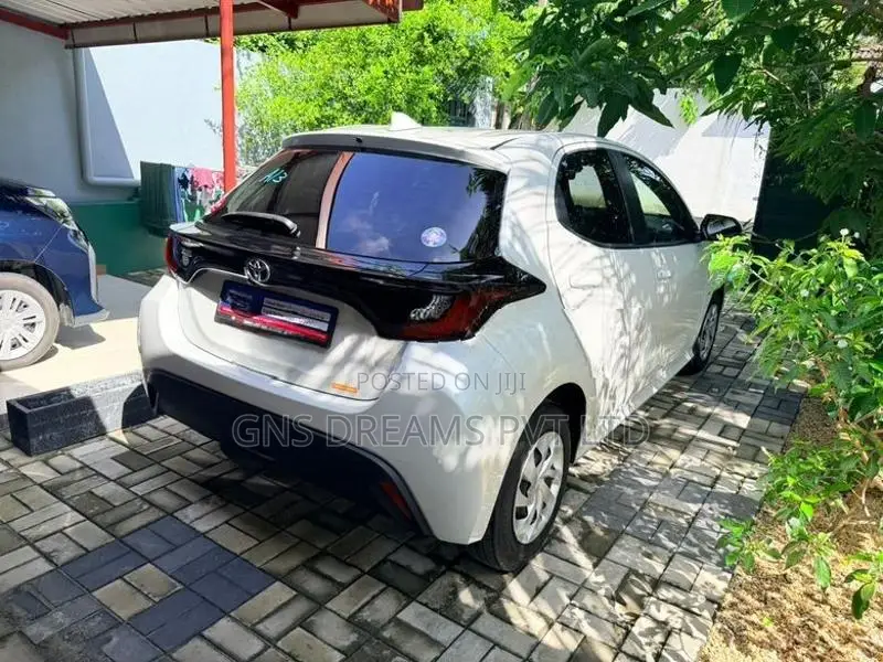 Toyota Yaris X LIMITED 2024