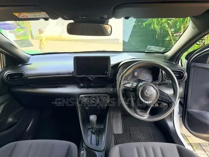 Toyota Yaris X LIMITED 2024
