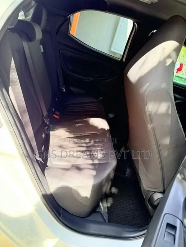 Toyota Yaris X LIMITED 2024