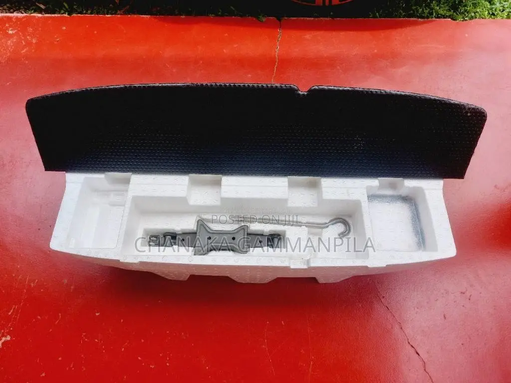 Wagon RDickyToolBoxWithJack for Car