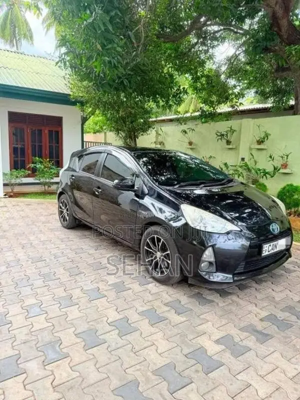 Toyota Aqua 2013 Car (Used)