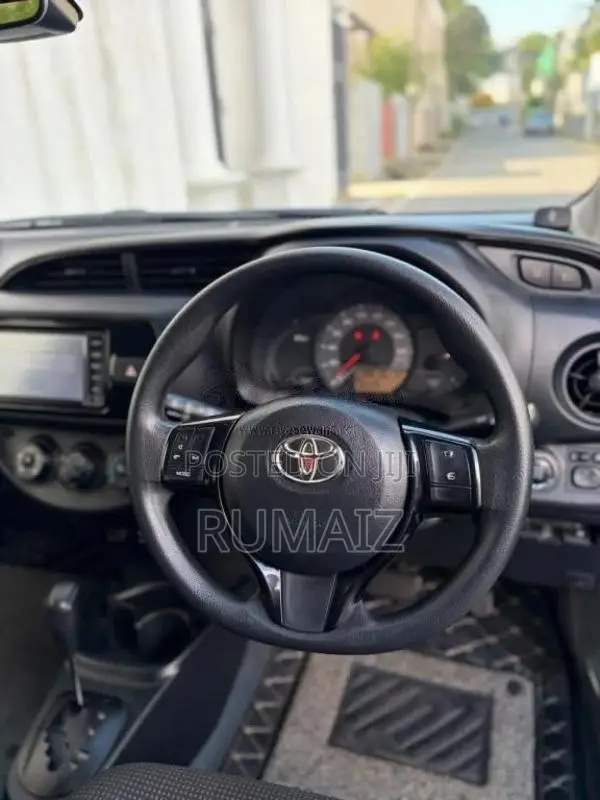 Toyota Vitz 2018 Car (Used)