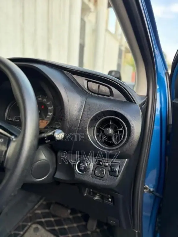 Toyota Vitz 2018 Car (Used)