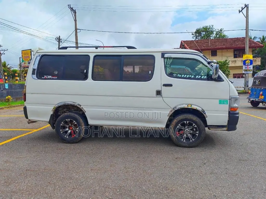 Toyota Dolphin 1992 Car (Used)