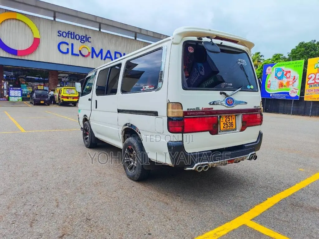 Toyota Dolphin 1992 Car (Used)