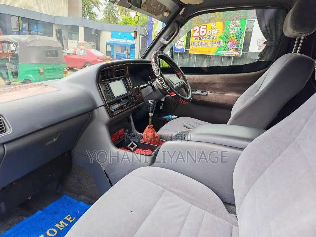 Toyota Dolphin 1992 Car (Used)