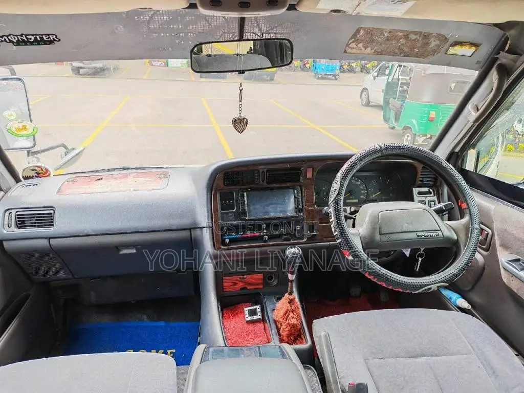 Toyota Dolphin 1992 Car (Used)