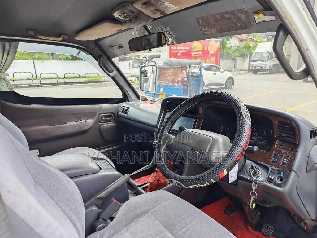 Toyota Dolphin 1992 Car (Used)