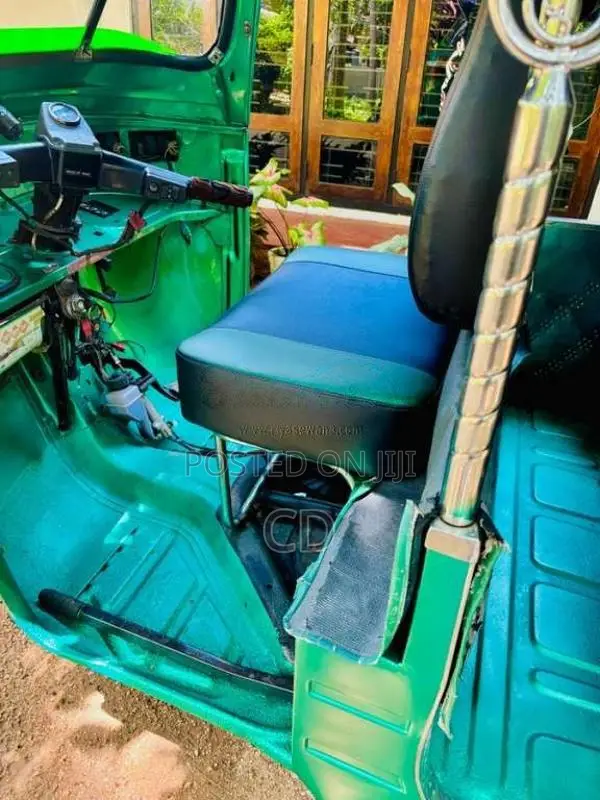 Bajaj 4 Stroke 2007 Three Wheel (Used)