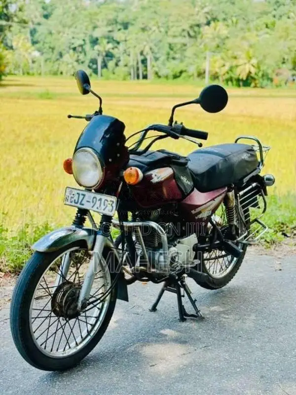 Bajaj Boxer 2004 Motorbike (Used)