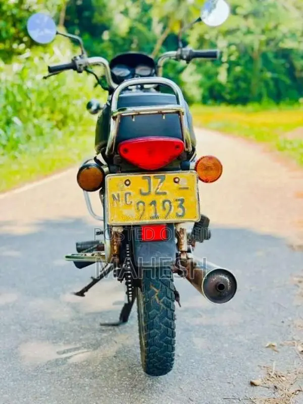 Bajaj Boxer 2004 Motorbike (Used)