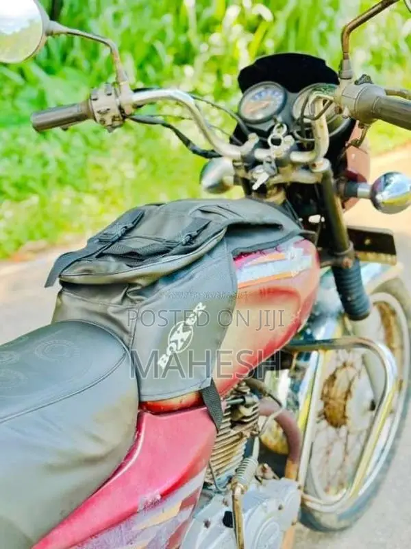 Bajaj Boxer 2004 Motorbike (Used)