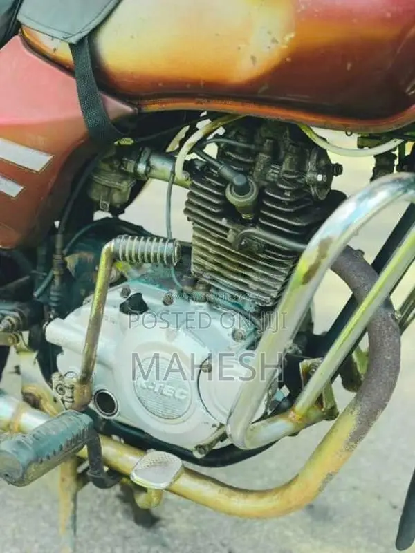 Bajaj Boxer 2004 Motorbike (Used)