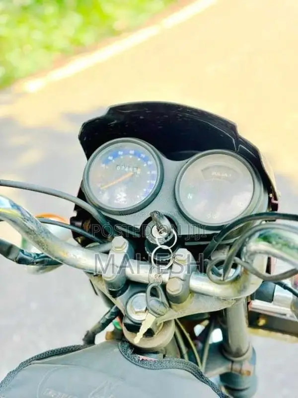 Bajaj Boxer 2004 Motorbike (Used)