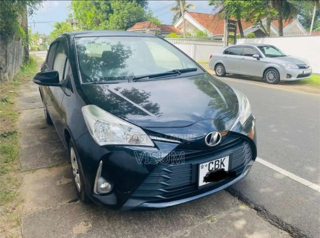 Toyota Vitz 2017 Car (Used)