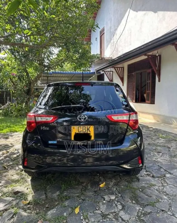 Toyota Vitz 2017 Car (Used)