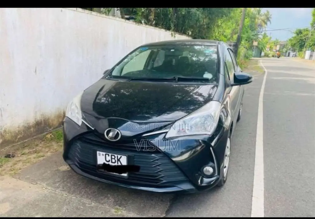 Toyota Vitz 2017 Car (Used)