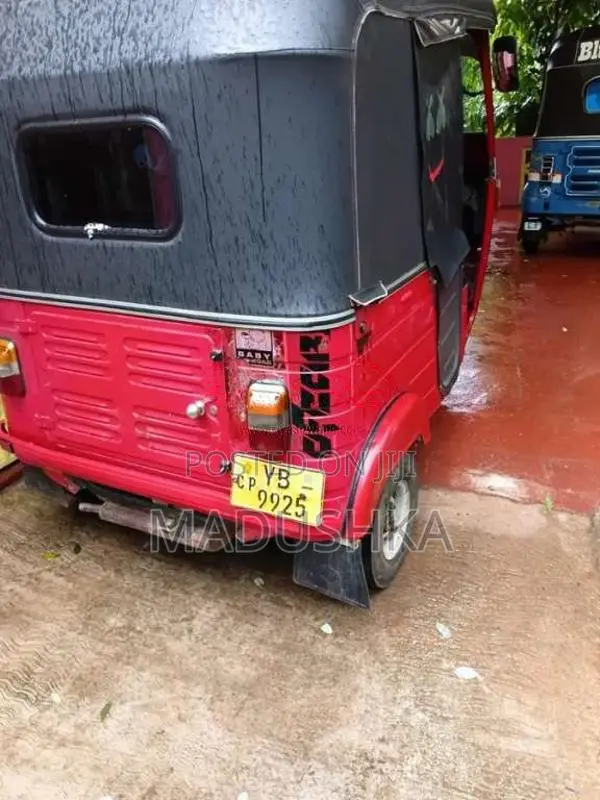 Bajaj 4 Stroke 2010 Three Wheel (Used)