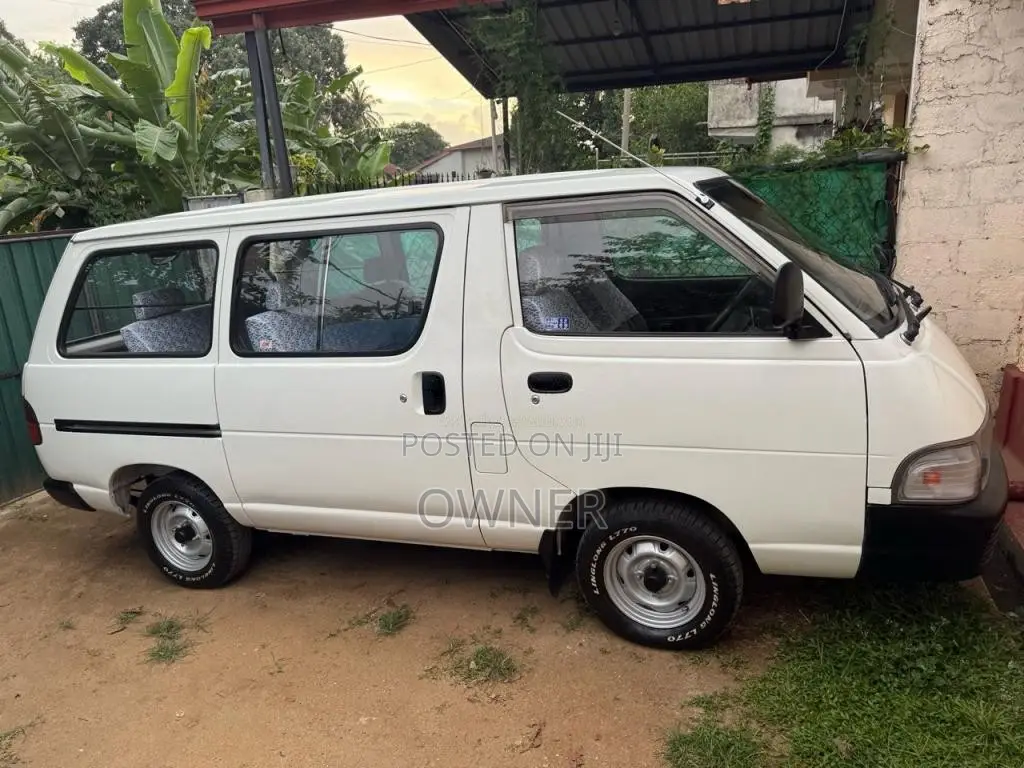 Toyota CR27 Lotto 1993 Van (Used)