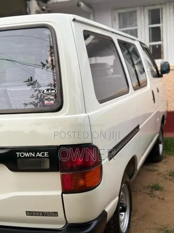 Toyota CR27 Lotto 1993 Van (Used)
