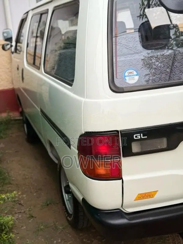 Toyota CR27 Lotto 1993 Van (Used)