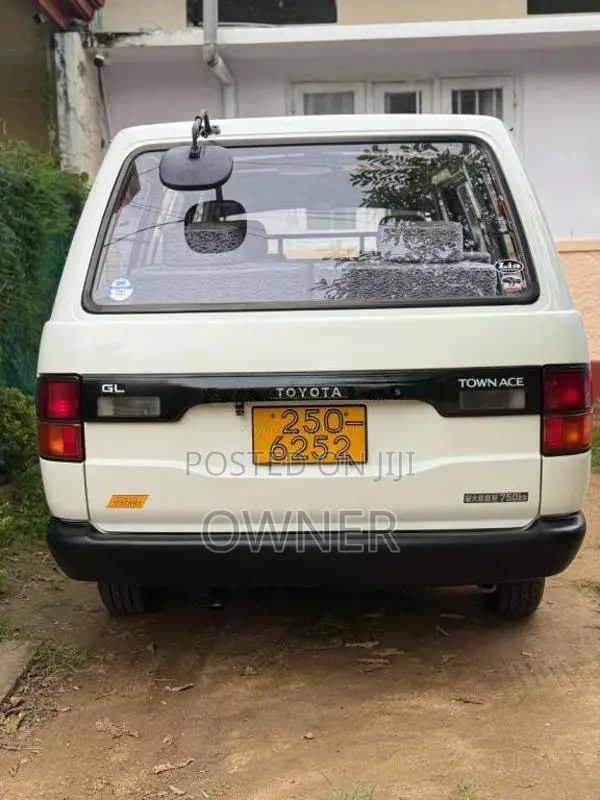 Toyota CR27 Lotto 1993 Van (Used)