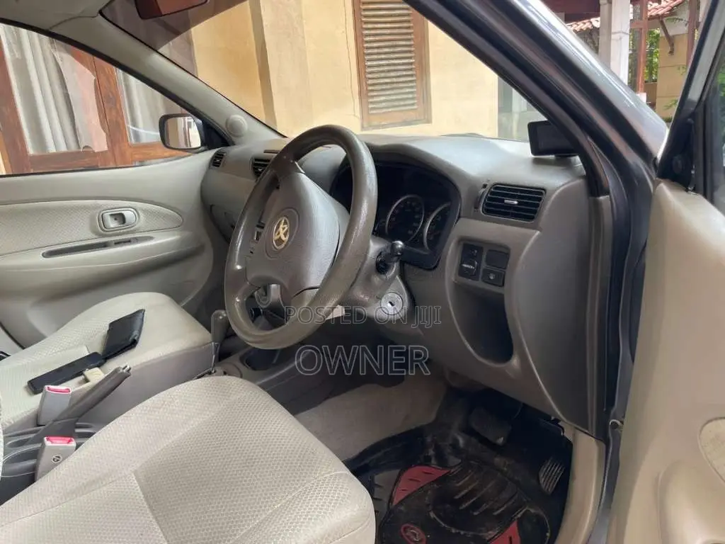 Toyota Avanza 2011 SUV (Used)