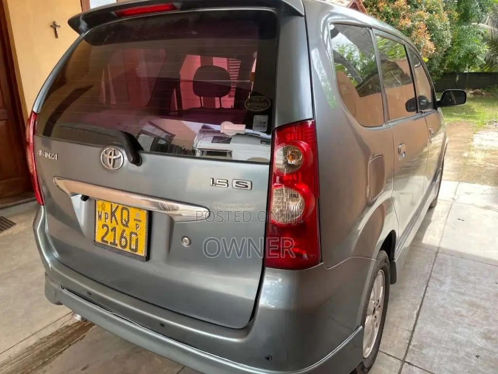 Toyota Avanza 2011 Car (Used)
