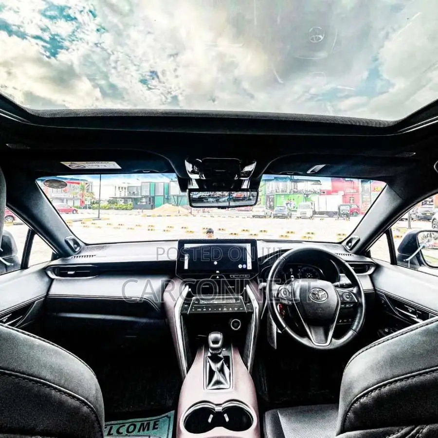 Toyota Harrier 2023 SUV (Used)