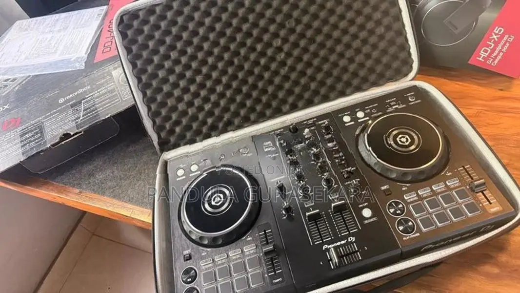 Pioneer DDJ-400 DJ Controller ( With Rekordbox Key)