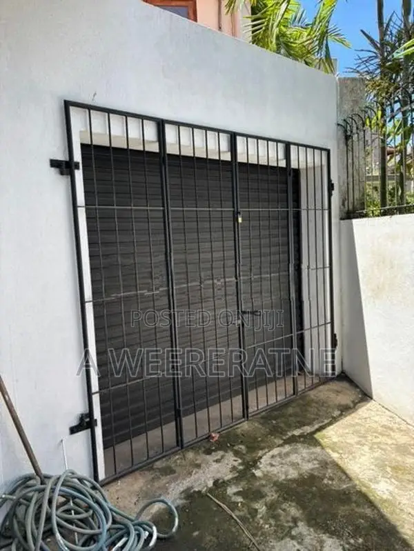 Elcardo Manual Roller Gate