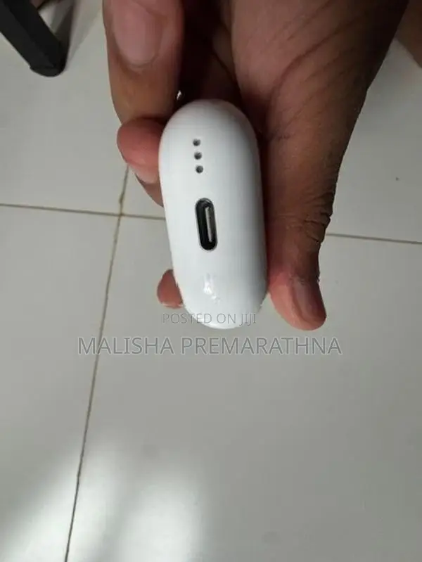 Apple AirPods 4 ANC
