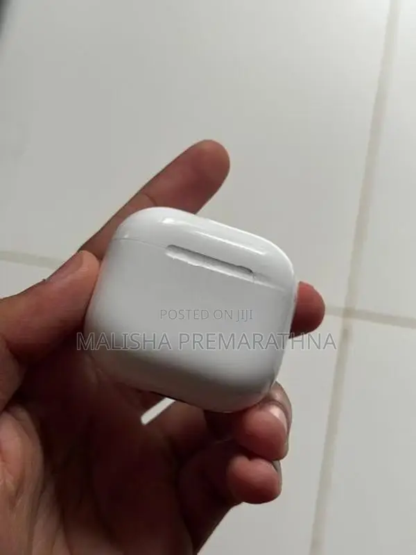 Apple AirPods 4 ANC