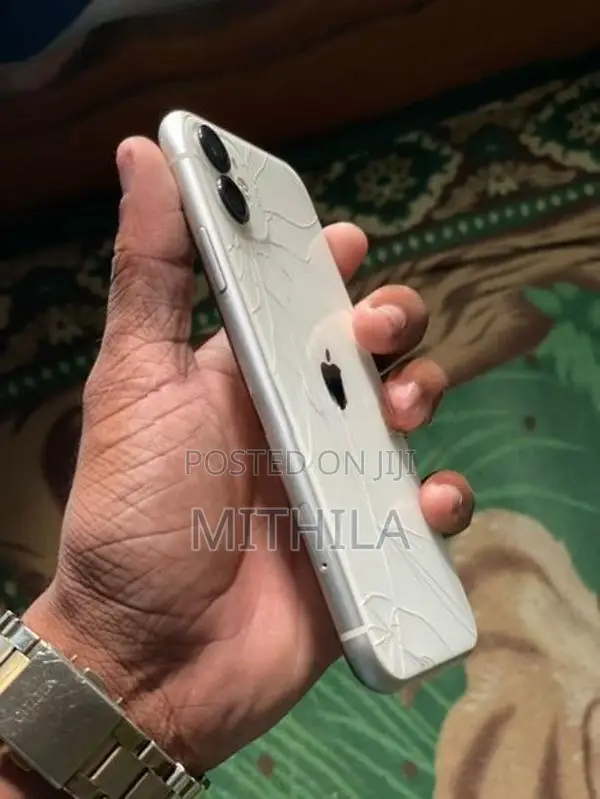 Apple iPhone 11 (Used)