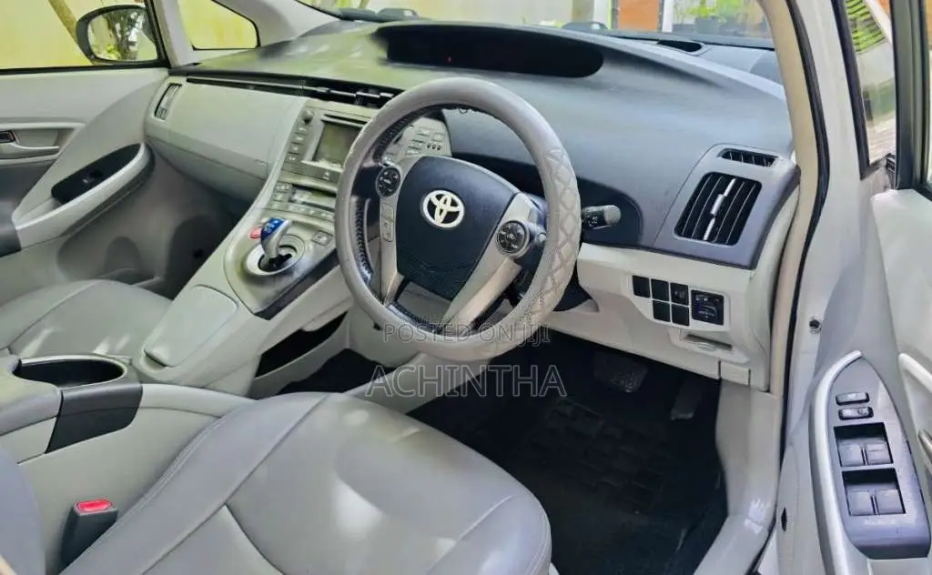 Toyota Prius W30 Limited Edition 2015 Car (Used)