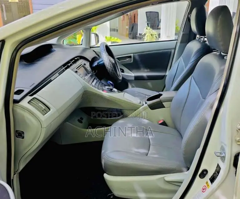 Toyota Prius W30 Limited Edition 2015 Car (Used)