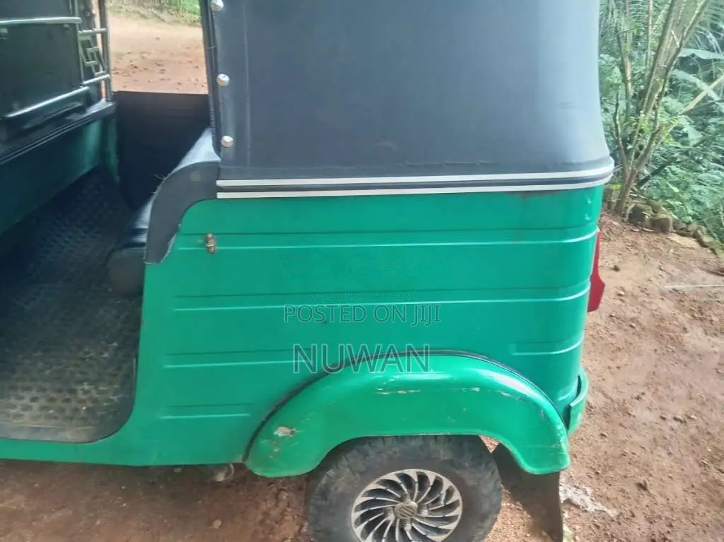 Bajaj 4 Stroke 2015 Three Wheel (Used)