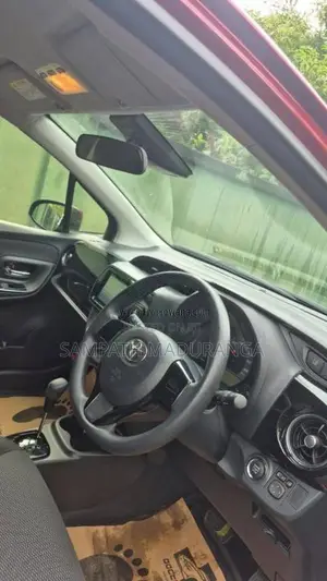 Toyota Vitz 2019 Car (Used)