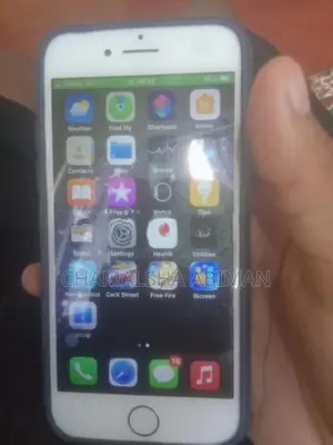 Apple iPhone 7 Red product (Used)