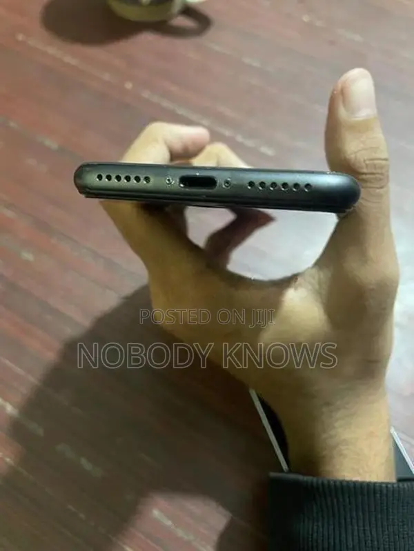 Apple iPhone 8 (Used)